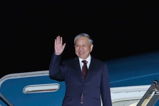 Party chief leaves Hanoi for state visit to DPRK