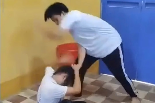 An Giang: Thông tin vụ 2 nam sinh đánh nữ sinh trong lớp