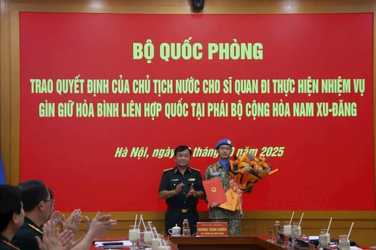 Bộ Quốc phòng trao Quyết định của Chủ tịch nước cho sĩ quan đi làm nhiệm vụ gìn giữ hoà bình Liên Hợp Quốc