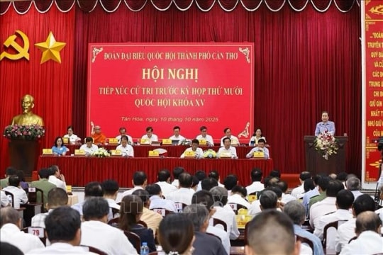 Top legislator meets with Can Tho’s voters ahead of 15th NA’s 10th session