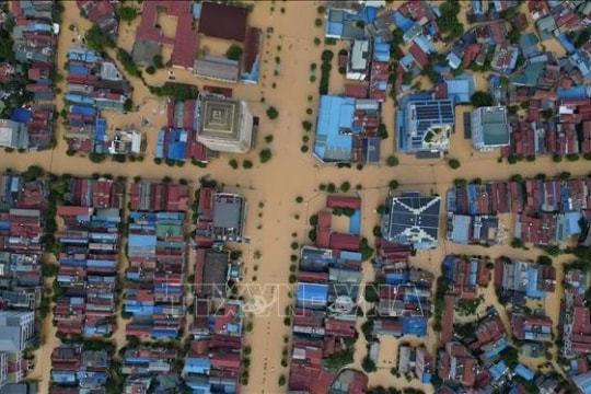Cambodian King extends sympathy to Vietnam over recent flooding