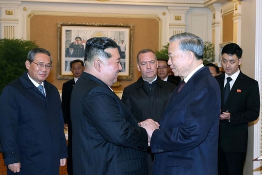 Tổng Bí thư Tô Lâm dự Lễ duyệt binh kỷ niệm 80 năm thành lập Đảng Lao động Triều Tiên