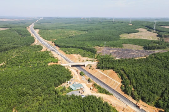 Quảng Trị: Nguy cơ xảy ra tai nạn giao thông ở cao tốc Cam lộ - La Sơn vẫn luôn tiềm ẩn