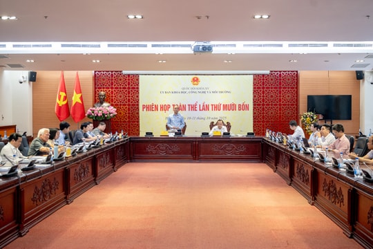 Tập trung hoàn thiện chính sách phát triển hạ tầng, nhân lực cho chuyển đổi số và công nghệ cao