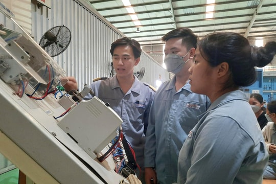 Giúp lao động miền núi tự tin trong môi trường làm việc chuyên nghiệp