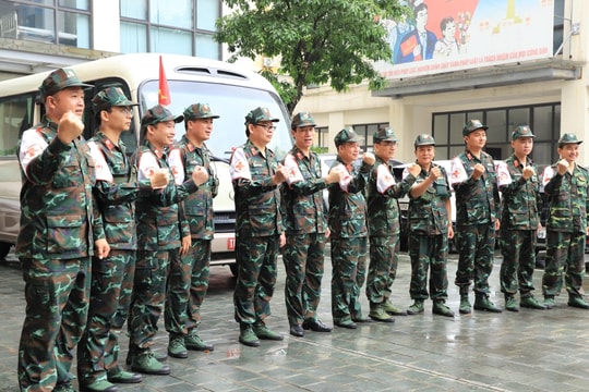 Lực lượng Quân y ra quân hỗ trợ nhân dân phòng, chống dịch bệnh sau lũ lụt