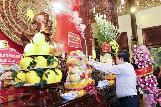NA Chairman pays tribute to late President Ton Duc Thang