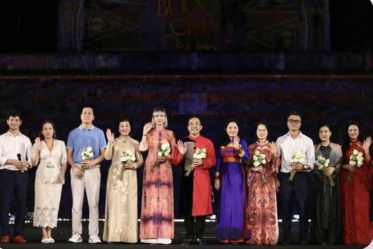 Đêm thời trang “Bước chân di sản”: Đấu giá, ủng hộ đồng bào vùng lũ 2,5 tỷ đồng