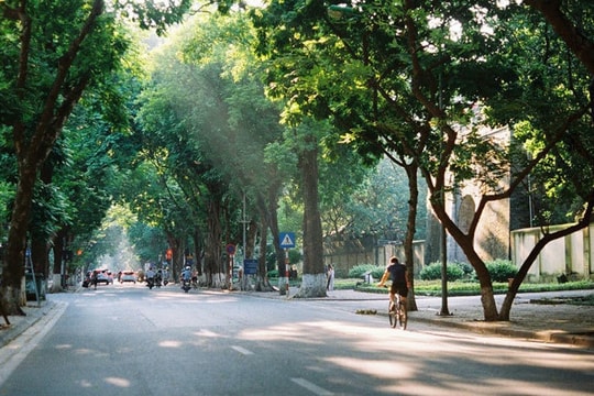 Dự báo thời tiết ngày 12/10: Ngày nắng, chiều có mưa rào và dông