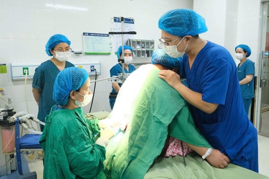 Ca mổ thách thức cho sản phụ nặng 115kg nhiều bệnh lý nền nguy hiểm