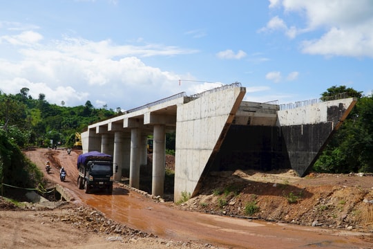 Cử tri Lìa, A Dơi mong sớm hoàn thành cầu vượt lũ