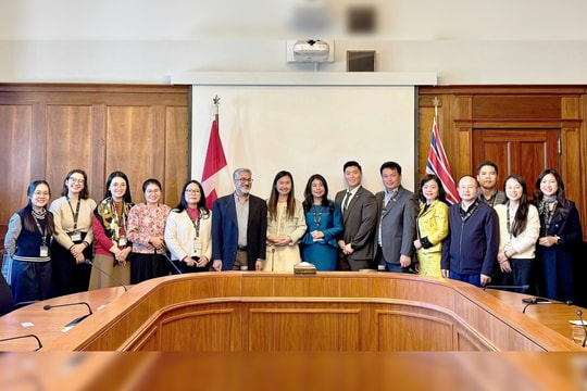 Đoàn ĐBQH Việt Nam dự chương trình tập huấn nâng cao năng lực hoạch định chính sách tại Canada