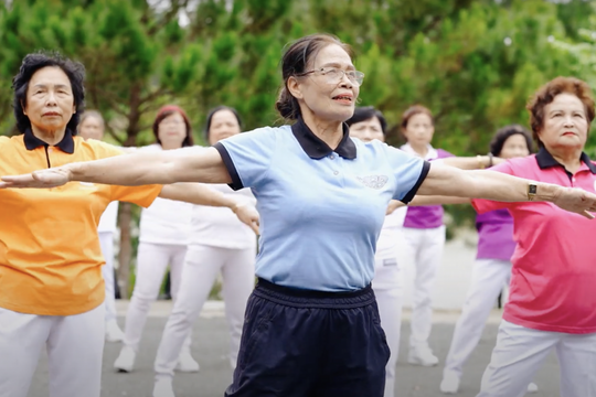 10 nguyên tắc giữ sức khỏe dành cho người cao tuổi trong mùa thu