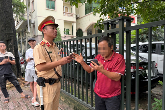 Lái xe nổ lốp đi ngược chiều, tài xế vi phạm nồng độ cồn gấp 3 lần "kịch khung"