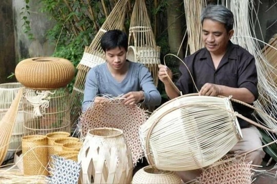 Sản phẩm OCOP vươn xa từ bàn tay nghệ nhân làng nghề Phú Vinh