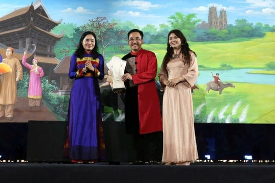 Bộ Văn hóa, Thể thao và Du lịch quyên góp gần 4,3 tỉ đồng ủng hộ đồng bào bị thiệt hại do bão lũ