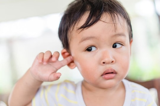 Nguy cơ tổn thương màng nhĩ của trẻ từ thói quen hàng ngày