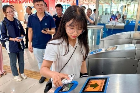 Hà Nội Metro thử nghiệm giai đoạn 3 định danh điện tử trên tuyến đường sắt đô thị Cát Linh - Hà Đông