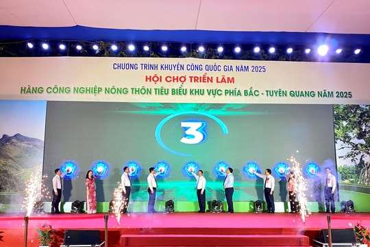 Khai mạc Hội chợ triển lãm hàng công nghiệp nông thôn tiêu biểu khu vực phía Bắc - Tuyên Quang năm 2025