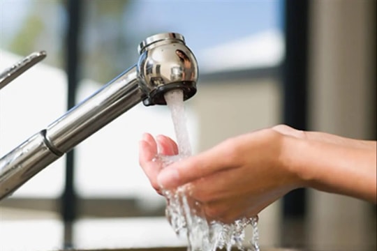 Hậu quả sức khỏe khi uống trực tiếp nước máy mỗi ngày