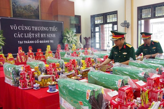 Bộ CHQS tỉnh Quảng Trị đến thắp hương viếng 34 hài cốt liệt sĩ tại Thành cổ Quảng Trị