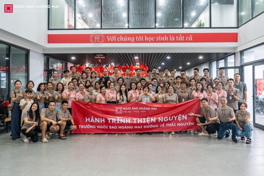 Trường Ngôi Sao Hoàng Mai trao hơn 1,6 tỷ đồng cùng 13,5 tấn hàng hóa đến các điểm trường vùng lũ Thái Nguyên