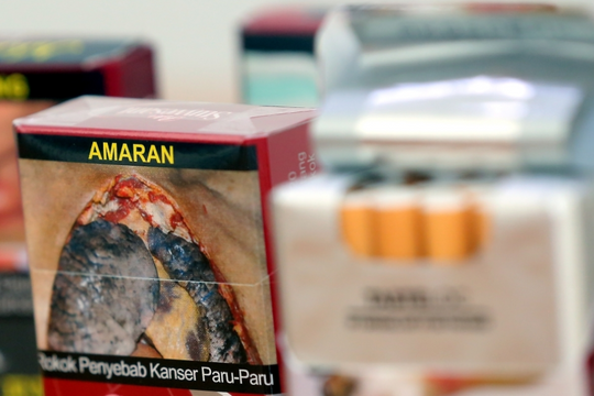 Malaysia siết thuế thuốc lá và rượu