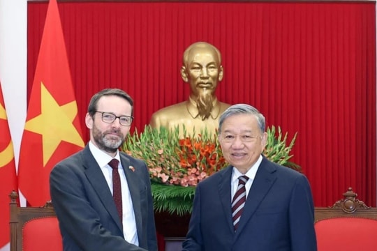 Party Chief To Lam receives British Ambassador to Vietnam