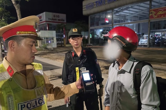 Quảng Trị: 8 Tổ công tác chuyên đề đồng loạt ra quân xử lý vi phạm nồng độ cồn