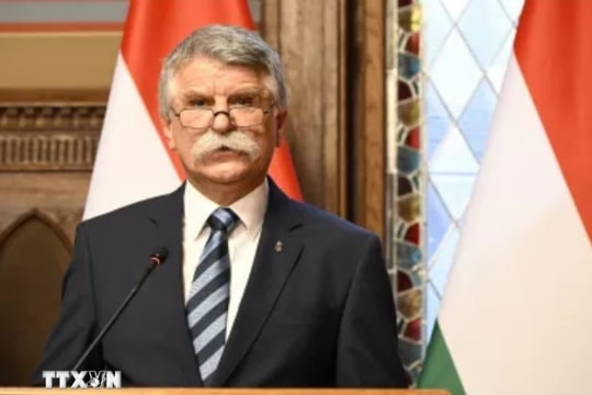 Chủ tịch Quốc hội Hungary Kover Laszlo bắt đầu thăm chính thức Việt Nam