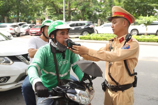 CSGT Hà Nội xử lý hơn 400 vi phạm nồng độ cồn trong ngày đầu tổng kiểm soát