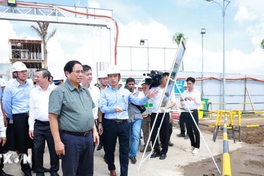 Thủ tướng Phạm Minh Chính kiểm tra, chỉ đạo xử lý các vướng mắc tại Cần Thơ