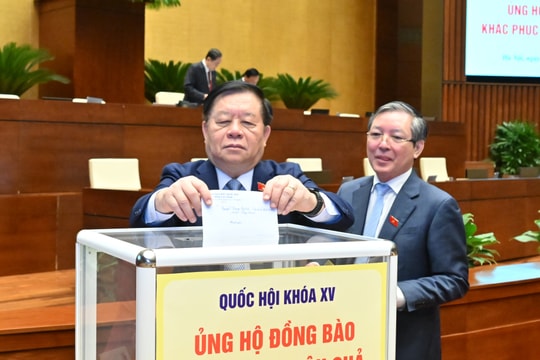 20/10/2025: Các ĐBQH ủng hộ đồng bào khắc phục hậu quả bão lũ