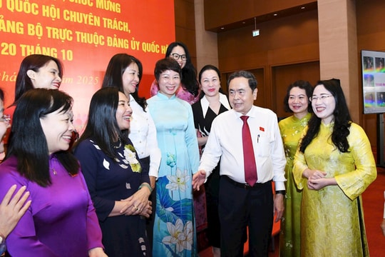 Phụ nữ Việt Nam thời đại mới