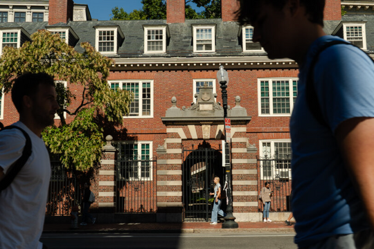 Sinh viên Harvard trốn học, không hiểu bài… vẫn đạt điểm cao?