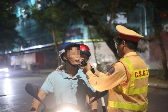 CSGT Hà Nội đồng loạt triển khai kiểm soát nồng độ cồn