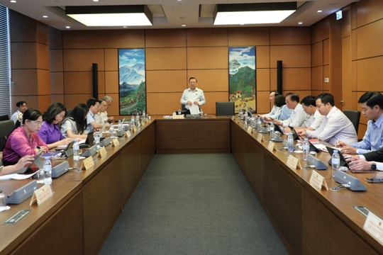 Sáng 21/10/2025: Tổ 3 gồm các tỉnh Thanh Hóa và Tây Ninh đã tiến hành thảo luận về kết quả kinh tế - xã hội năm 2025 và dự kiến kế hoạch kinh tế - xã hội năm 2026