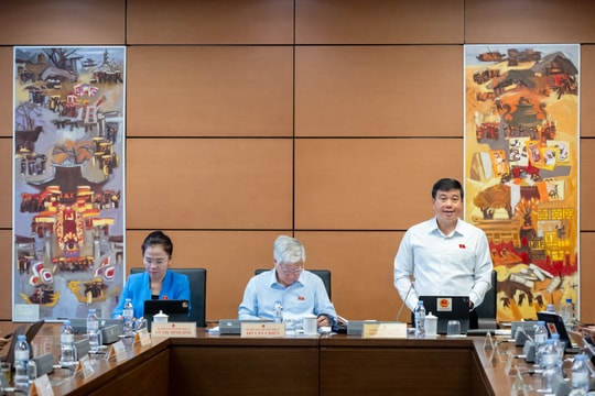 Thống nhất một bộ sách giáo khoa, hoàn thiện cơ chế quản trị đại học hiện đại