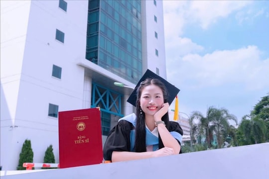 Đại học Kinh tế Quốc dân: Nữ thủ khoa xuất sắc nhận bằng tiến sĩ trước 25 tuổi