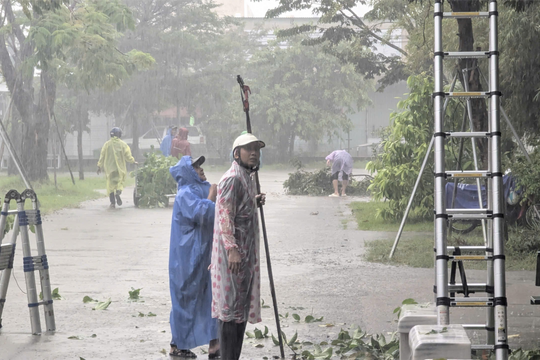Huế, Đà Nẵng: Các trường cho học sinh nghỉ học từ chiều 22/10 để tránh bão Fengshen