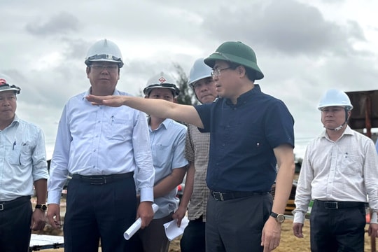 Chủ tịch UBND tỉnh Quảng Ngãi kiểm tra công tác phòng, chống bão số 12 tại công trình ven biển