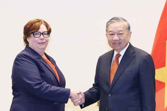 Vietnamese Party chief meets with Chairperson of Communist Party of Finland