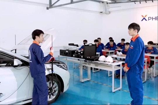 Hành lang nghị trường: Hoàn thiện thể chế, thúc đẩy phát triển giáo dục nghề nghiệp hiện đại