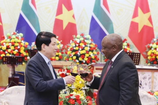 State President hosts banquet for South African counterpart