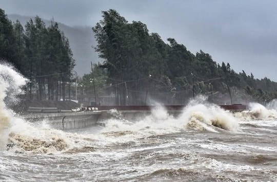 Thủ tướng yêu cầu hoãn họp không cấp bách để tập trung ứng phó bão lũ