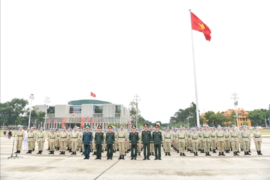 Lực lượng gìn giữ hòa bình Việt Nam báo công dâng Bác sau khi hoàn thành nhiệm vụ quốc tế