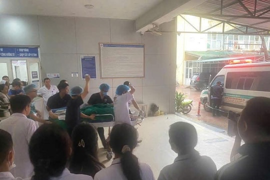 Nghệ An: Nhiều nhân viên y tế dũng cảm ngăn cản kẻ dùng dao tấn công tại Bệnh viện Sản Nhi Nghệ An