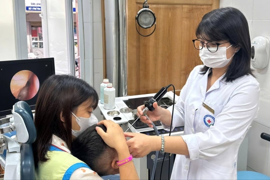 Sợi dây chun nhỏ khiến bé trai 3 tuổi viêm mũi xoang suốt hai tháng liền