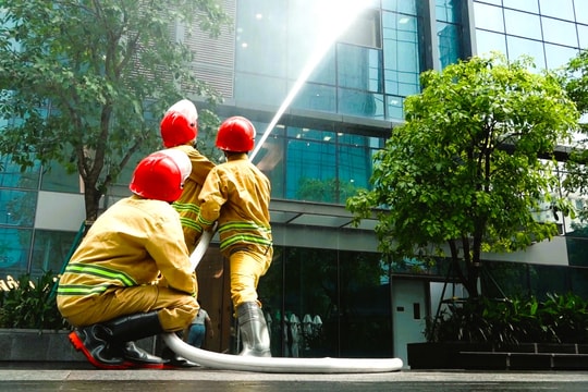 Diễn tập phòng cháy chữa cháy quy mô lớn tại tòa nhà cao tầng trung tâm thành phố