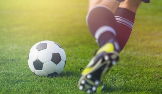 Nam thanh niên 30 tuổi đột quỵ ngay trên sân bóng